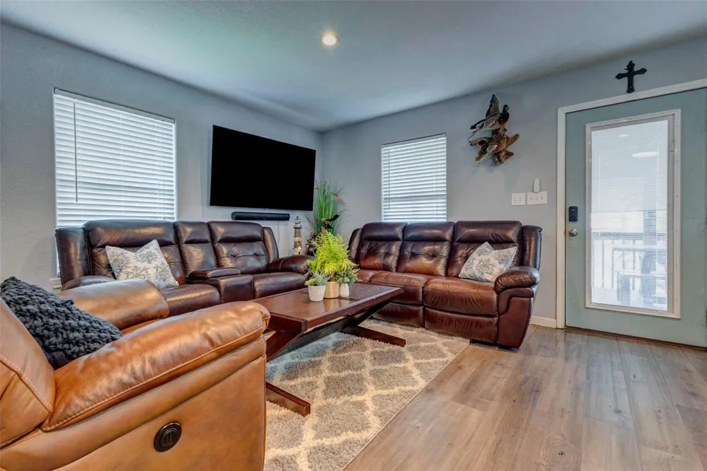 90 Dolphin Lane Freeport, TX 77541