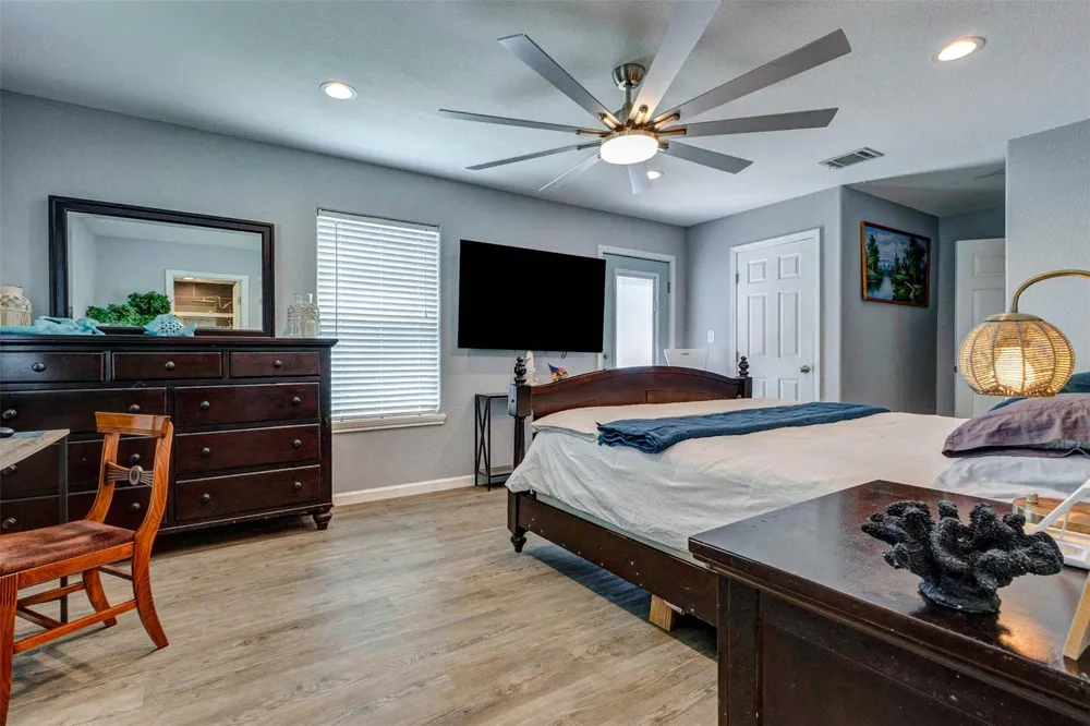 90 Dolphin Lane Freeport, TX 77541