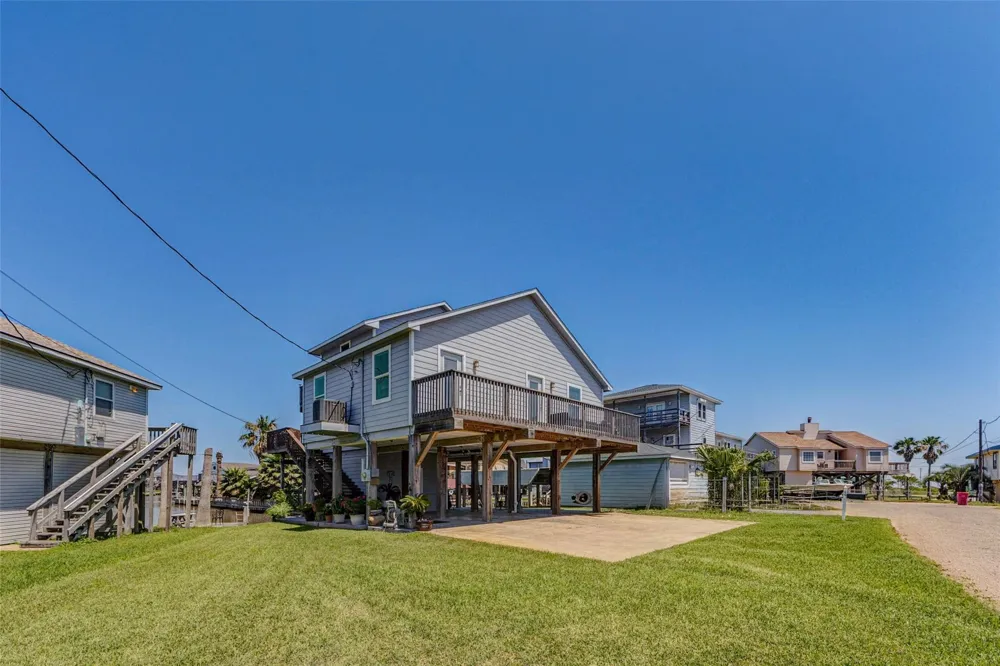 90 Dolphin Lane Freeport, TX 77541