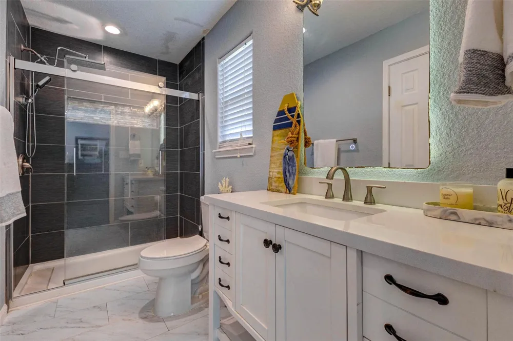 90 Dolphin Lane Freeport, TX 77541
