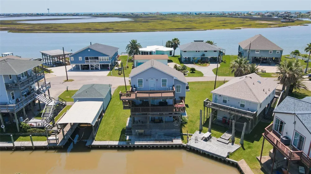 90 Dolphin Lane Freeport, TX 77541