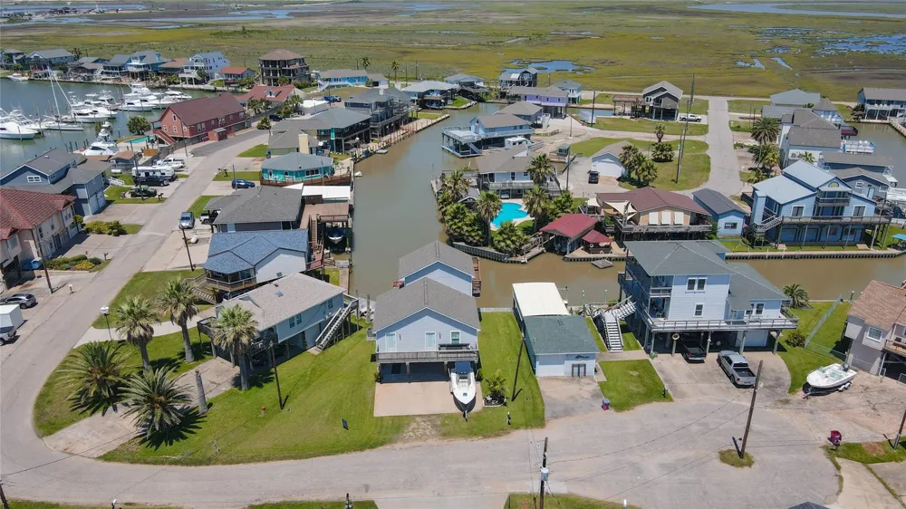 90 Dolphin Lane Freeport, TX 77541