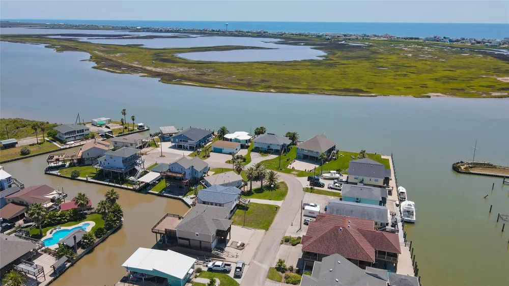 90 Dolphin Lane Freeport, TX 77541