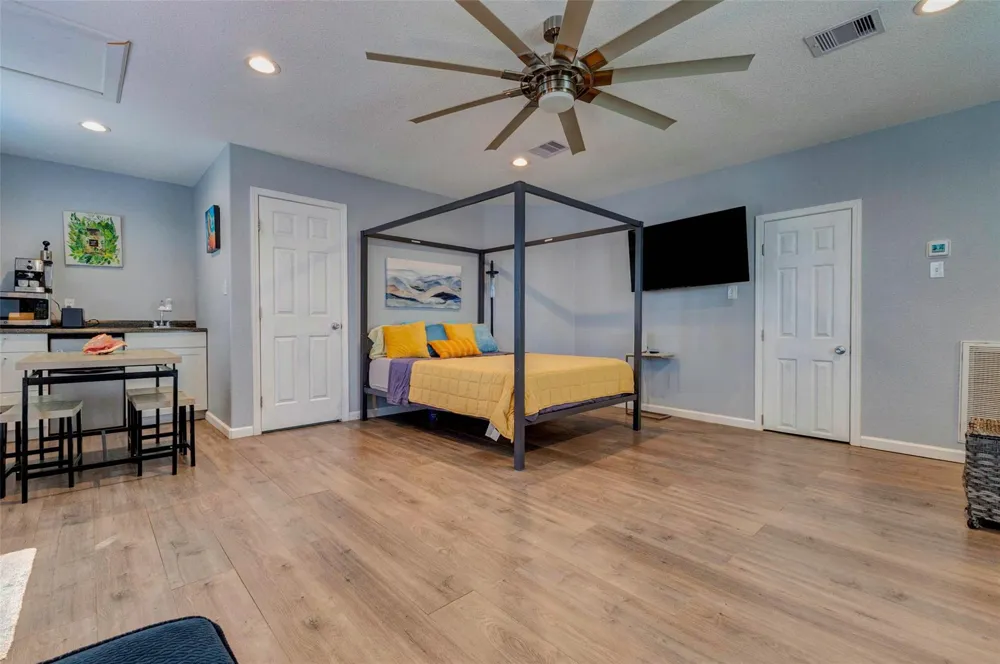 90 Dolphin Lane Freeport, TX 77541