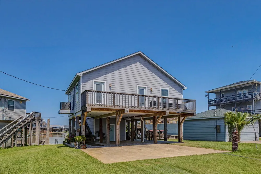 90 Dolphin Lane Freeport, TX 77541