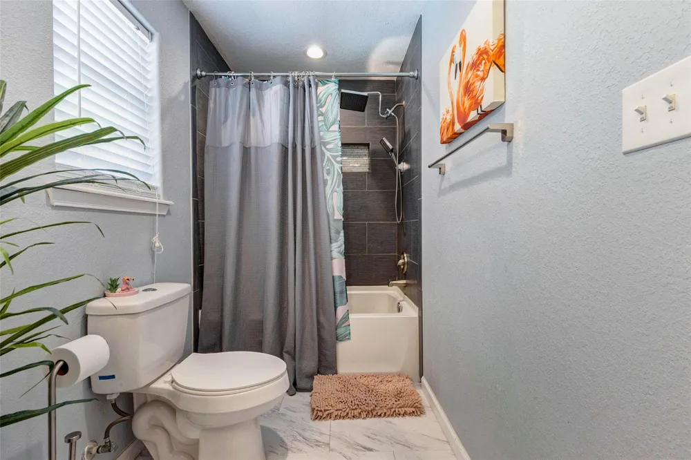 90 Dolphin Lane Freeport, TX 77541