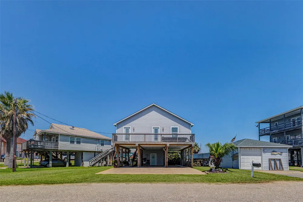 90 Dolphin Lane Freeport, TX 77541