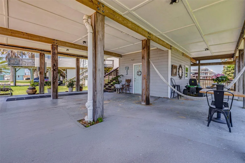 90 Dolphin Lane Freeport, TX 77541