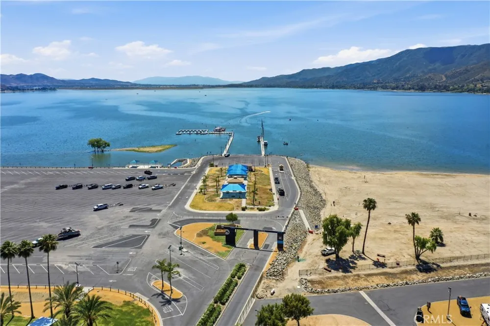 17797 Grand A & B Lake Elsinore, CA 92530