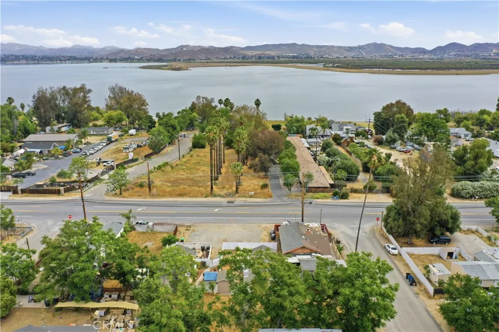 17797 Grand A & B Lake Elsinore, CA 92530