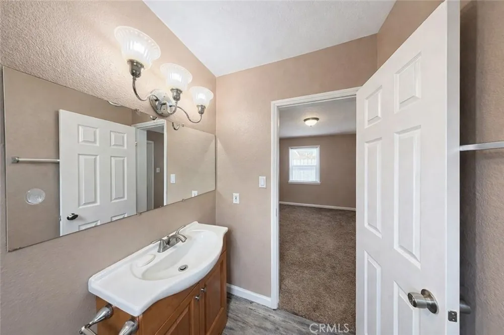17797 Grand A & B Lake Elsinore, CA 92530