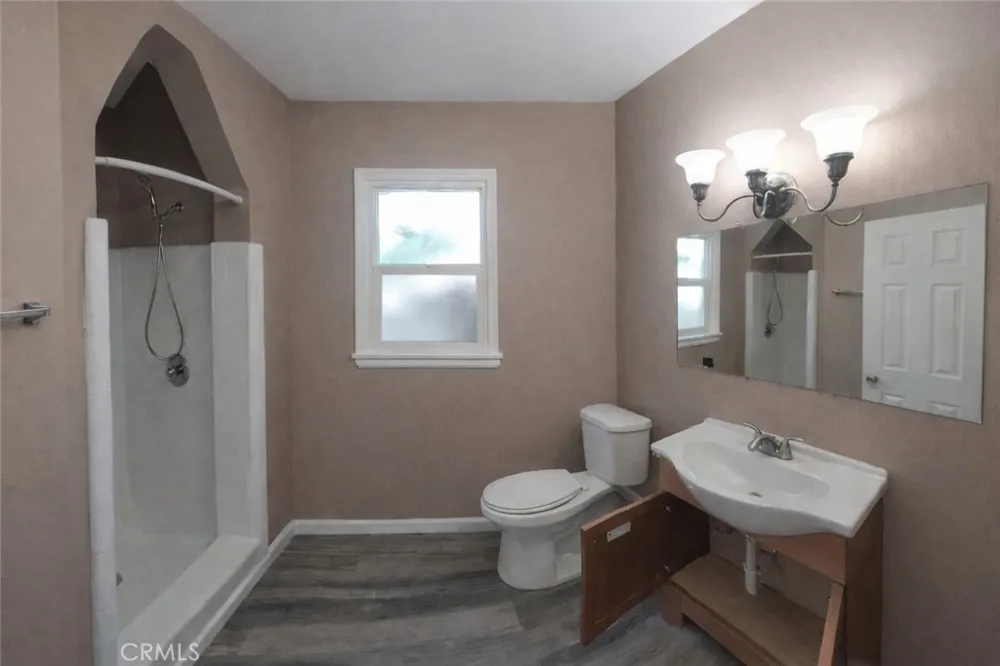 17797 Grand A & B Lake Elsinore, CA 92530