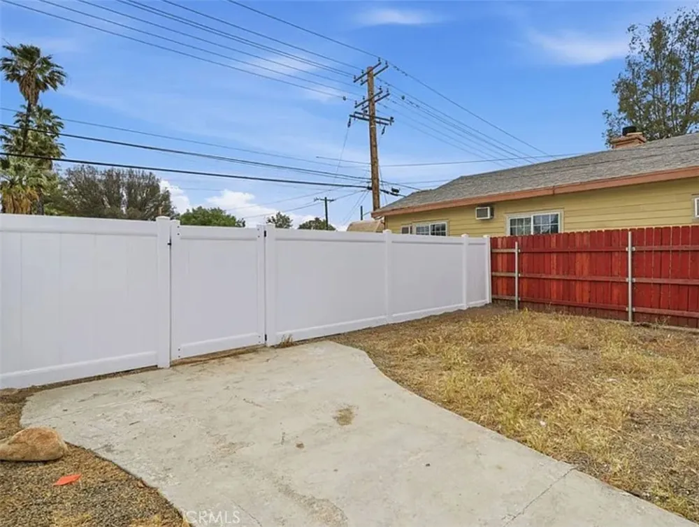 17797 Grand A & B Lake Elsinore, CA 92530