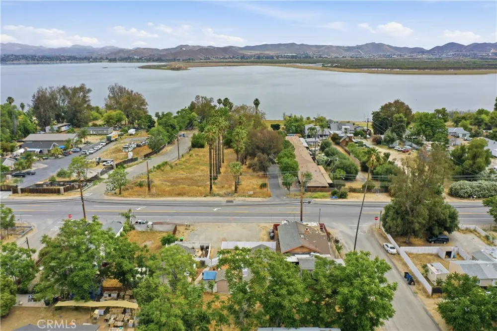 17797 Grand A & B Lake Elsinore, CA 92530