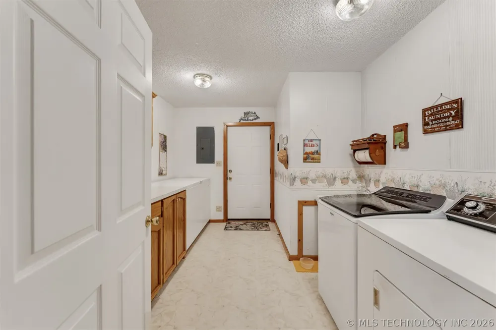 24751 S 200 ROAD Henryetta, OK 74437