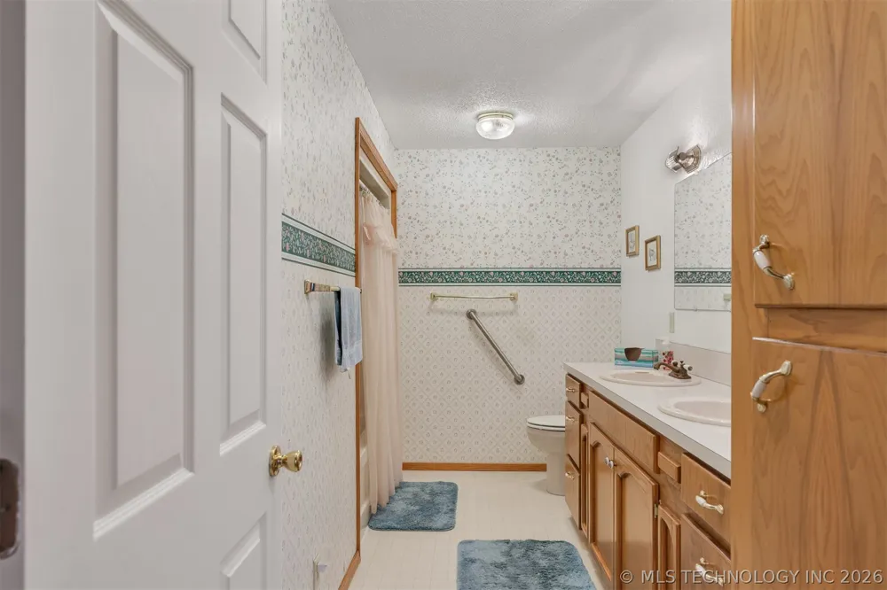 24751 S 200 ROAD Henryetta, OK 74437