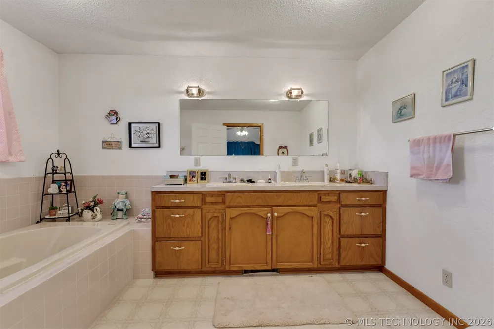 24751 S 200 ROAD Henryetta, OK 74437