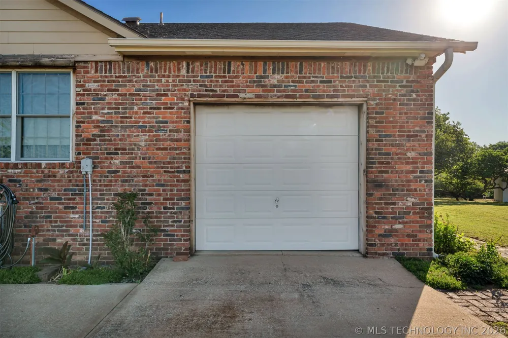24751 S 200 ROAD Henryetta, OK 74437