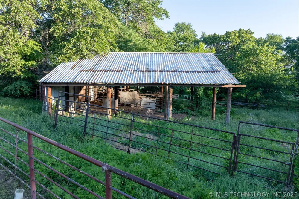 24751 S 200 ROAD Henryetta, OK 74437