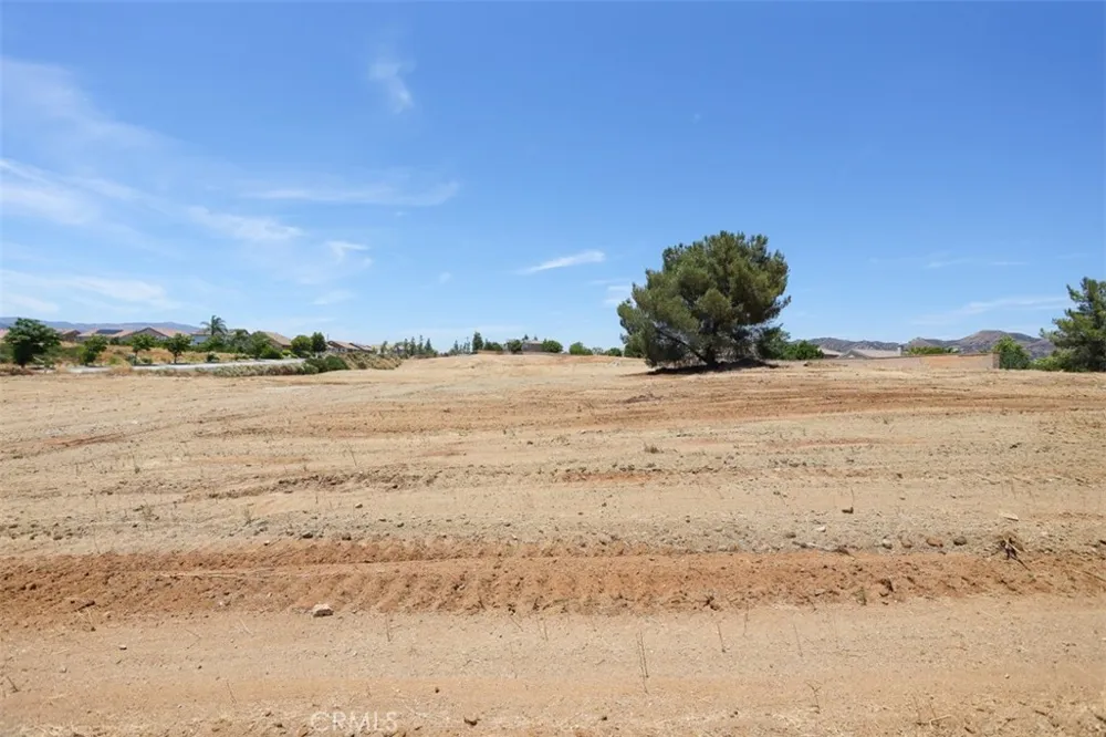 2 Jackson Ave Murrieta, CA 92562