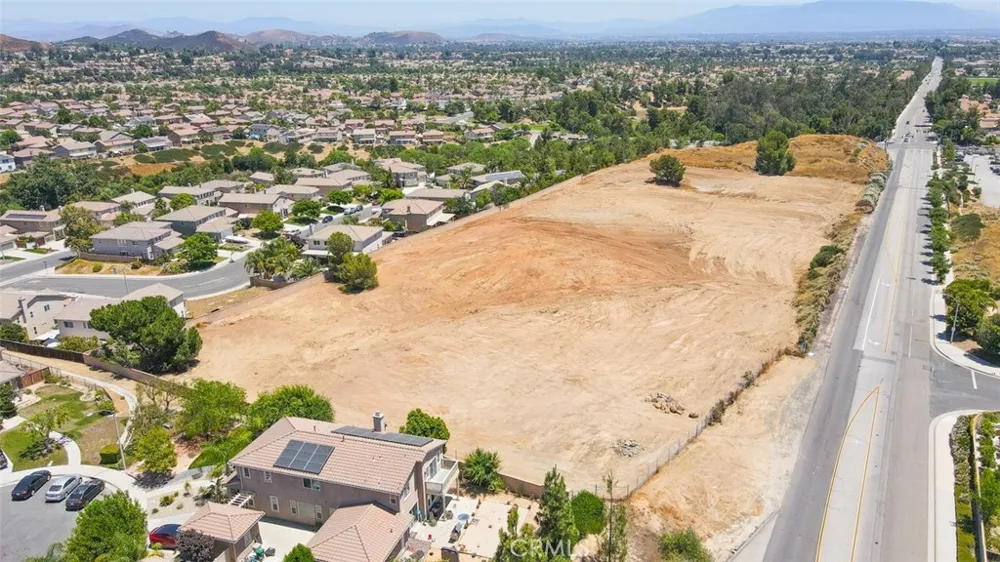 2 Jackson Ave Murrieta, CA 92562