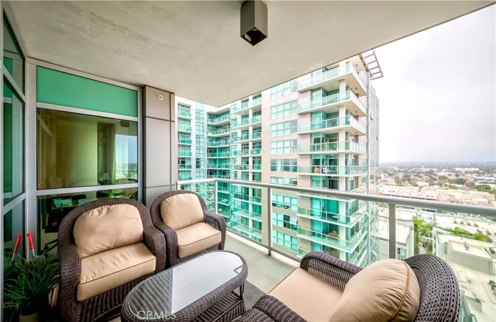 13650 Marina Pointe Drive #1506 Marina del Rey, CA 90292