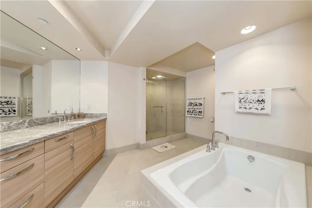 13650 Marina Pointe Drive #1506 Marina del Rey, CA 90292