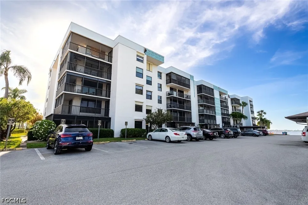 Key Drive #209 North Fort Myers, FL 33903