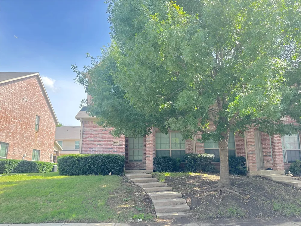 2349 Homewood Lane Grand Prairie, TX 75050