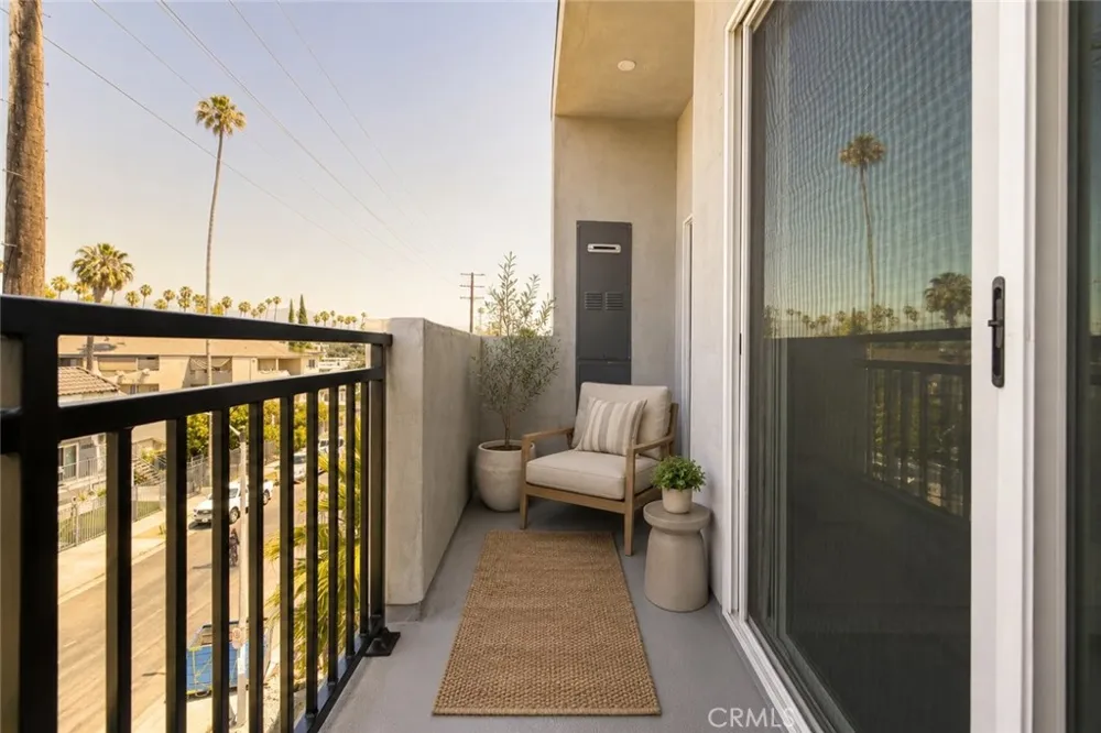 14810 Delano Street #406 Van Nuys, CA 91411