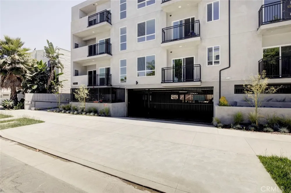 14810 Delano Street #406 Van Nuys, CA 91411