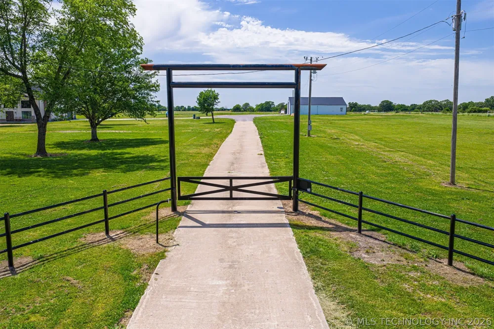 139172 State Highway 82 Tahlequah, OK 74464