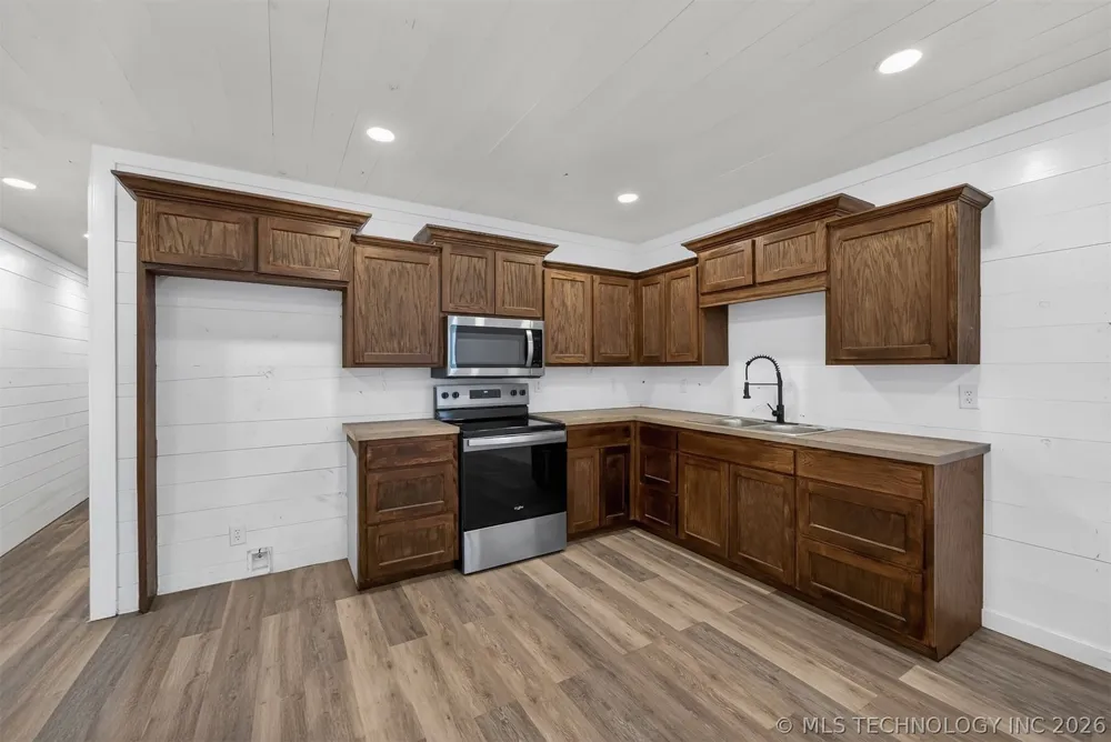 139172 State Highway 82 Tahlequah, OK 74464