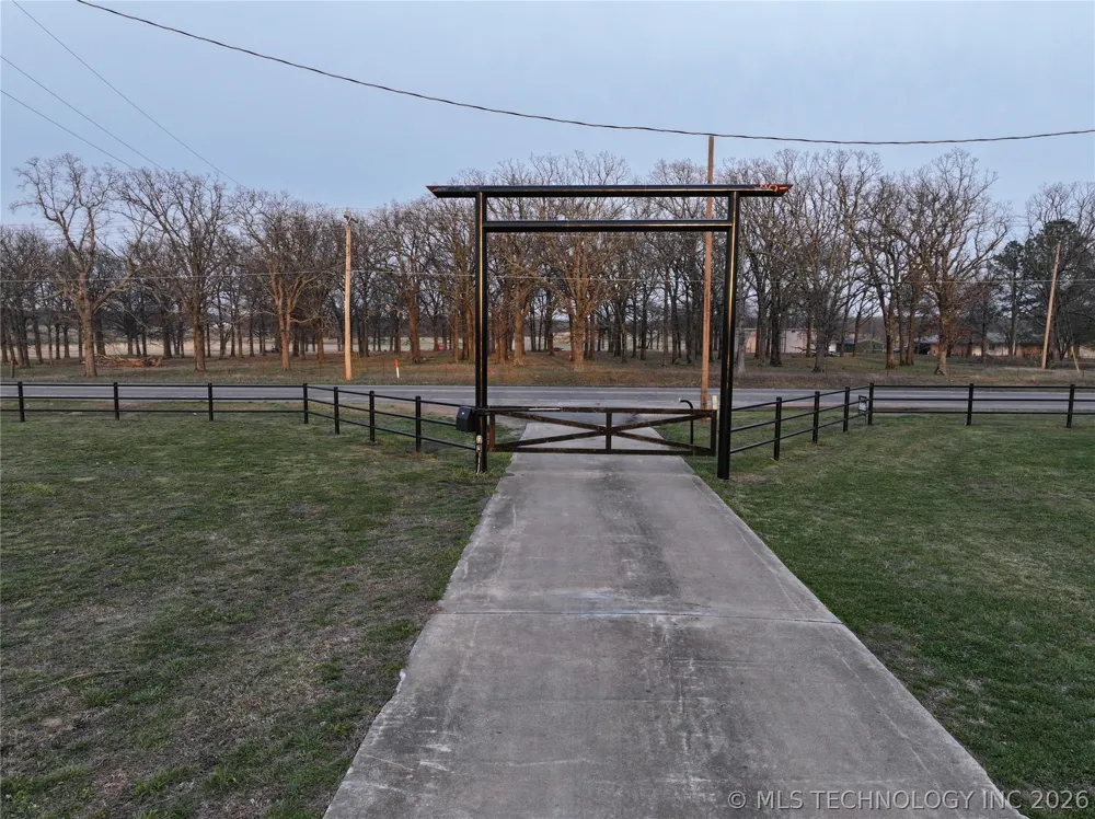13917 State Highway 82 Tahlequah, OK 74464