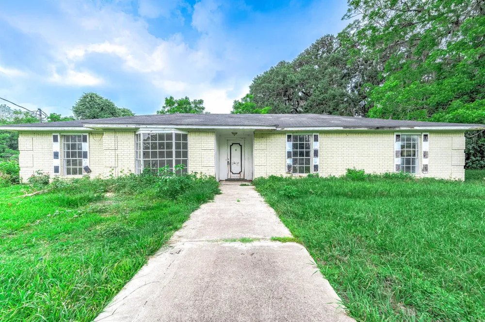 2719 Fm 524 Sweeny, TX 77480