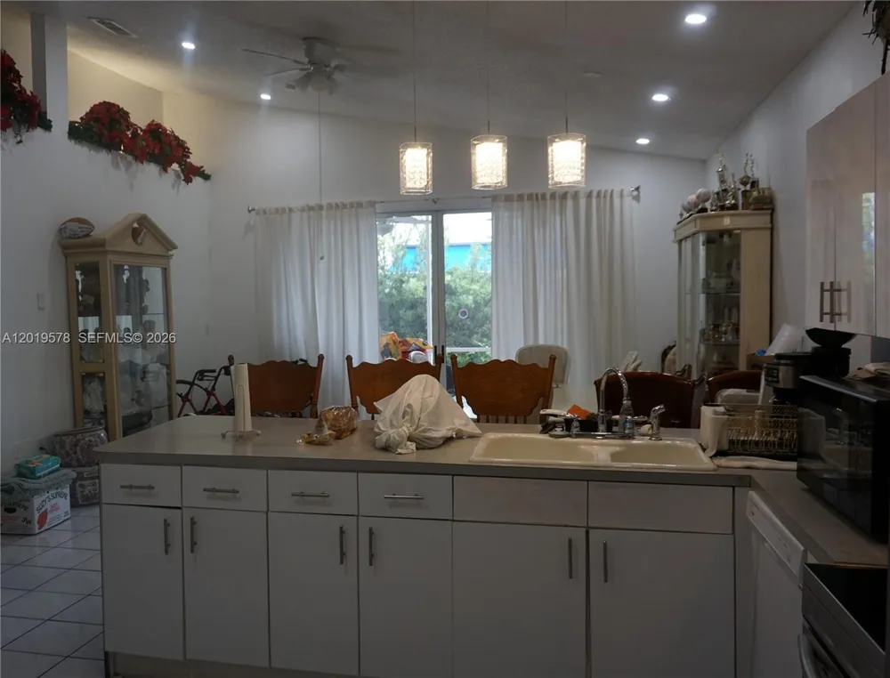 14239 SW 10th St Miami, FL 33184
