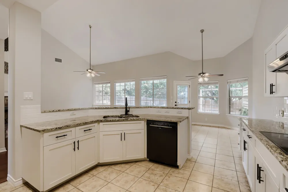 216 Sailors Run Lakeway, TX 78734
