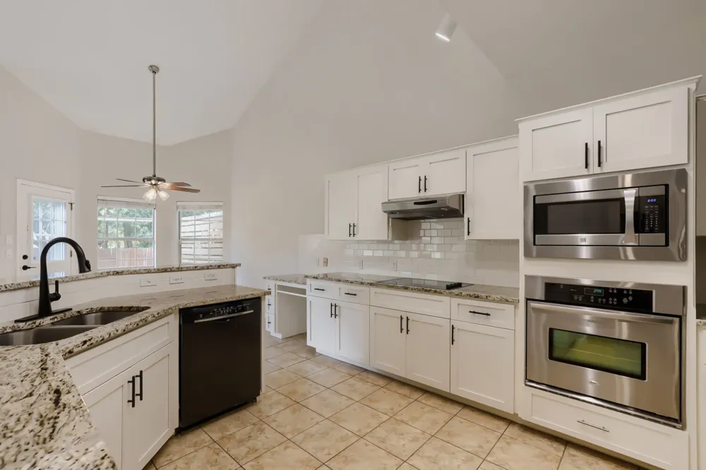 216 Sailors Run Lakeway, TX 78734