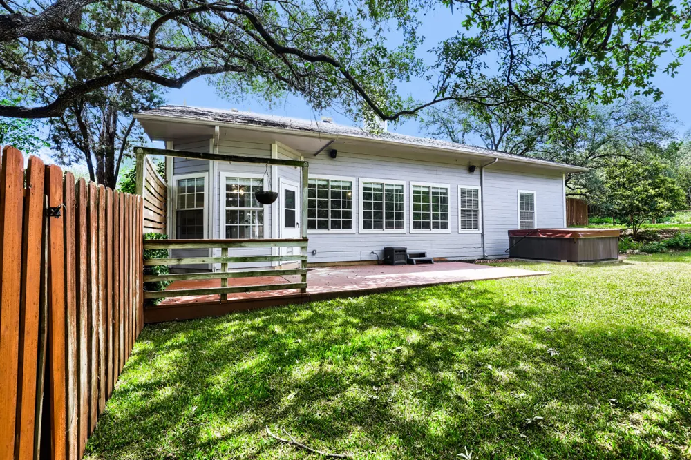 216 Sailors Run Lakeway, TX 78734