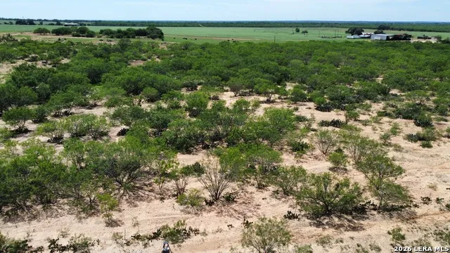16293 Fm 472 Bigfoot, TX 78016