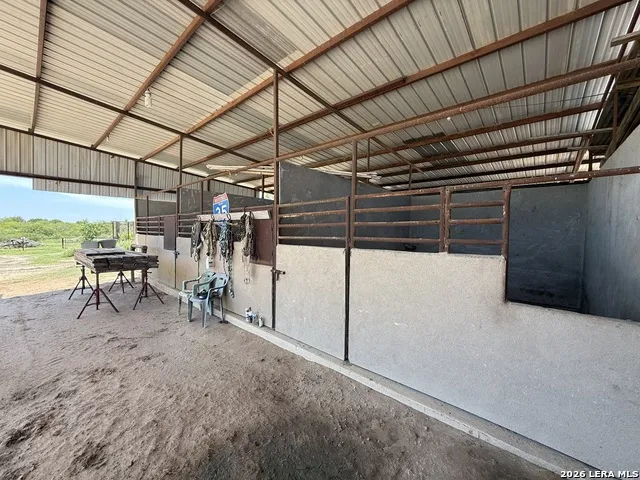 16293 Fm 472 Bigfoot, TX 78016