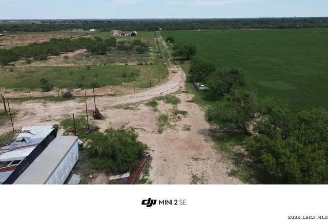 16293 Fm 472 Bigfoot, TX 78016