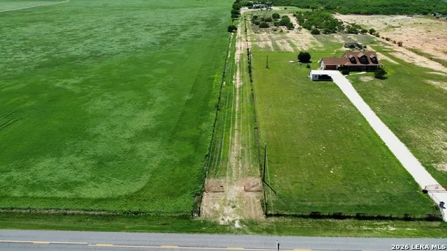 16293 Fm 472 Bigfoot, TX 78016