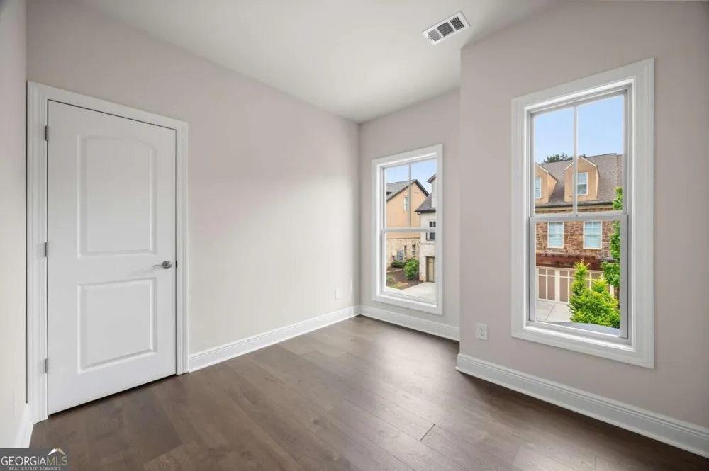 118 Via Roma Woodstock, GA 30188