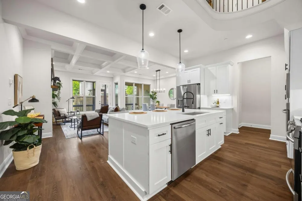 118 Via Roma Woodstock, GA 30188
