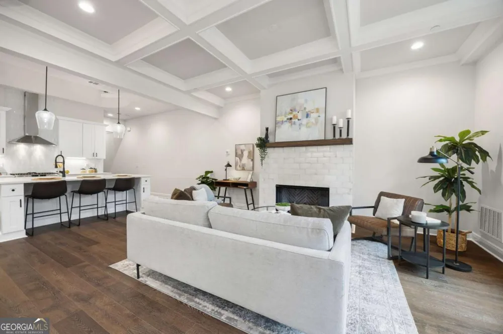 118 Via Roma Woodstock, GA 30188