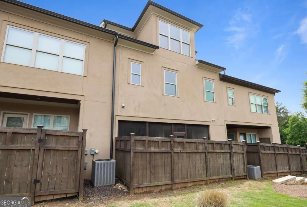 118 Via Roma Woodstock, GA 30188