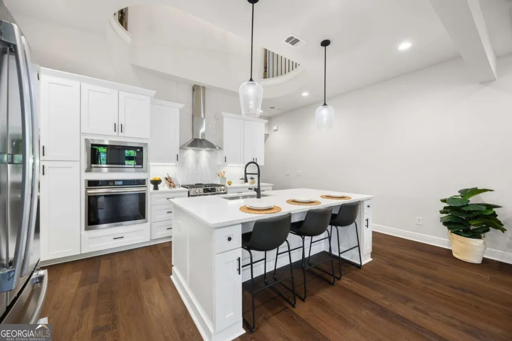 118 Via Roma Woodstock, GA 30188