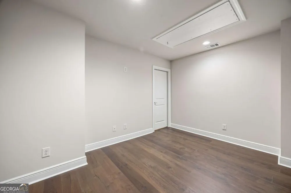 118 Via Roma Woodstock, GA 30188