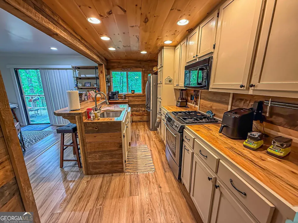 407 Hillside DR Clayton, GA 30525